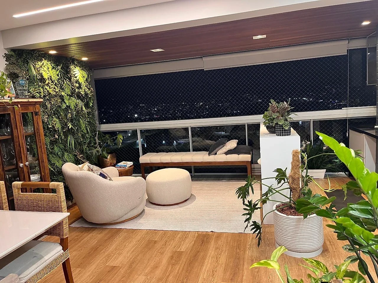 Apartamento 2 Quartos 98m² 1 Suíte no Lux Residence - Pagani