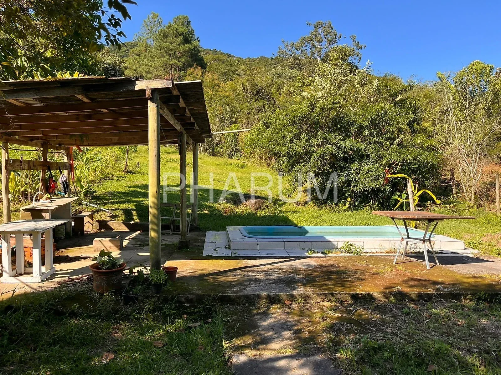 Sítio de 4.500m² com Casa e com nascente de água em Palhoça