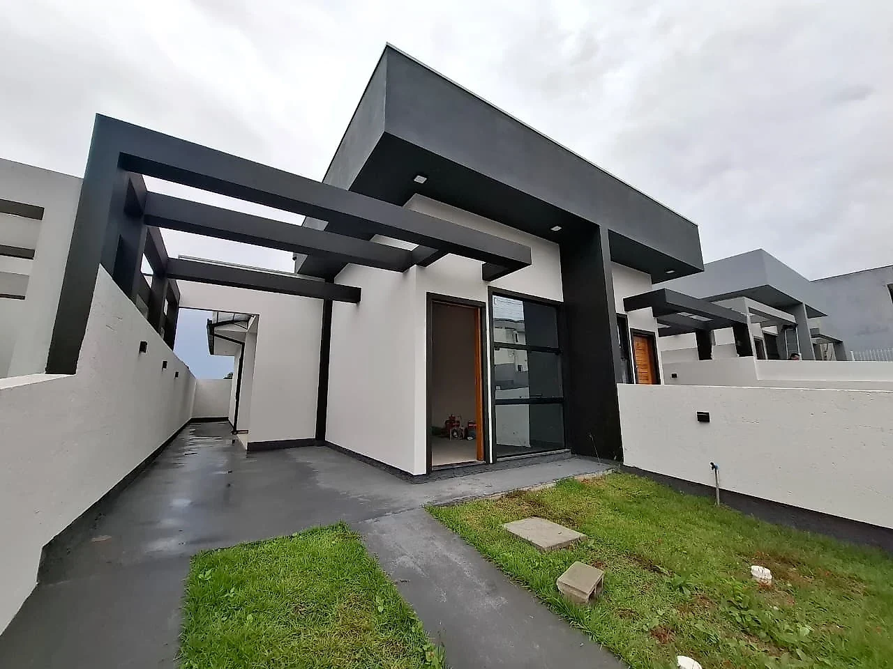 Casa Geminada com Suíte em São José