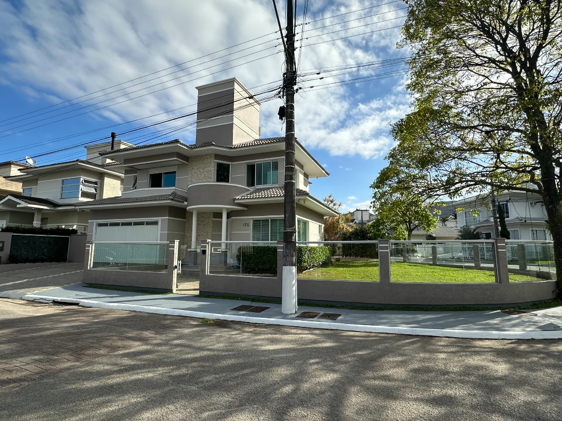 Casa Duplex com 236m2 à venda na Pedra Branca – Palhoça/SC