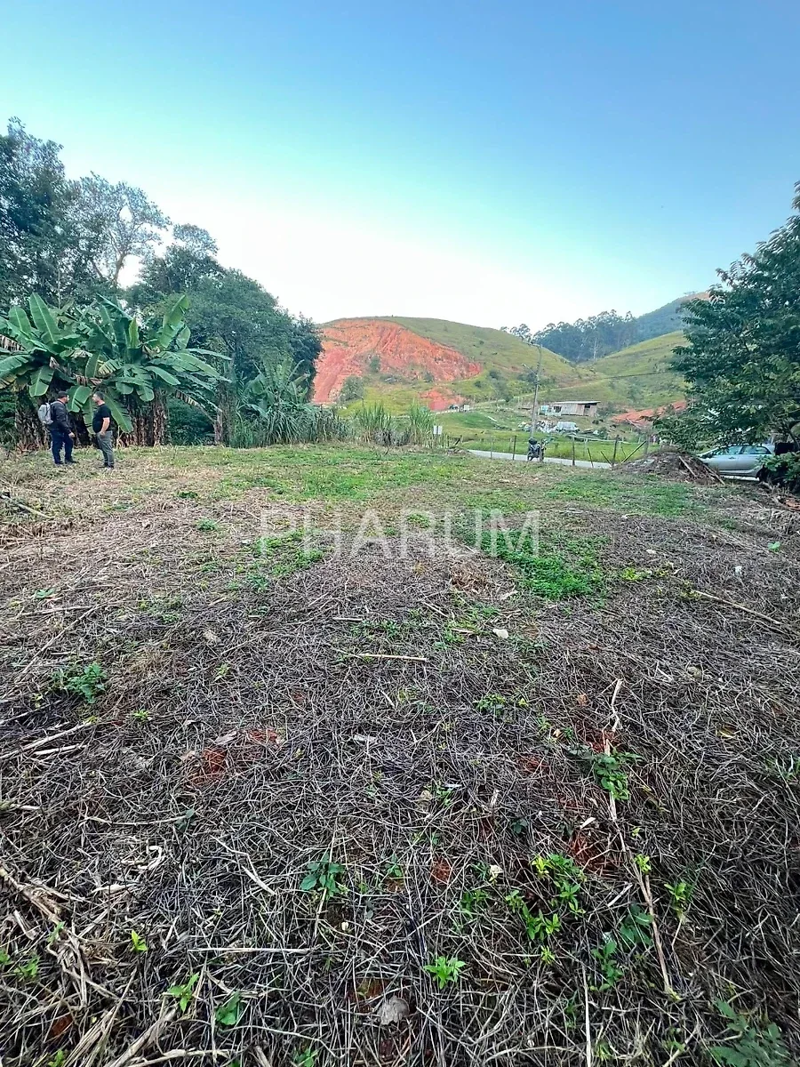 Terreno 1790m² em Condomínio - Forquilhas