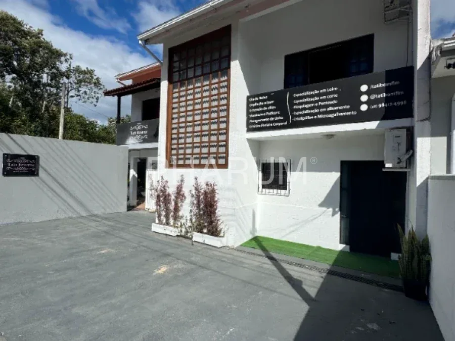 Casa de 3 quartos, e Piscina a venda em Forquilhas- São José