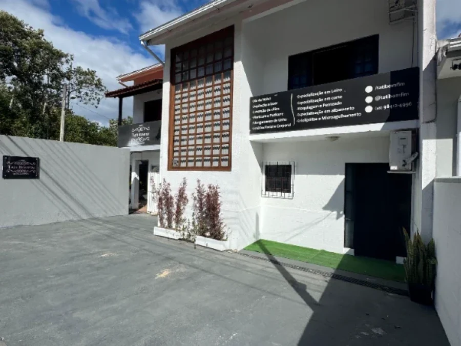 Casa de 3 quartos, e Piscina a venda em Forquilhas- São José