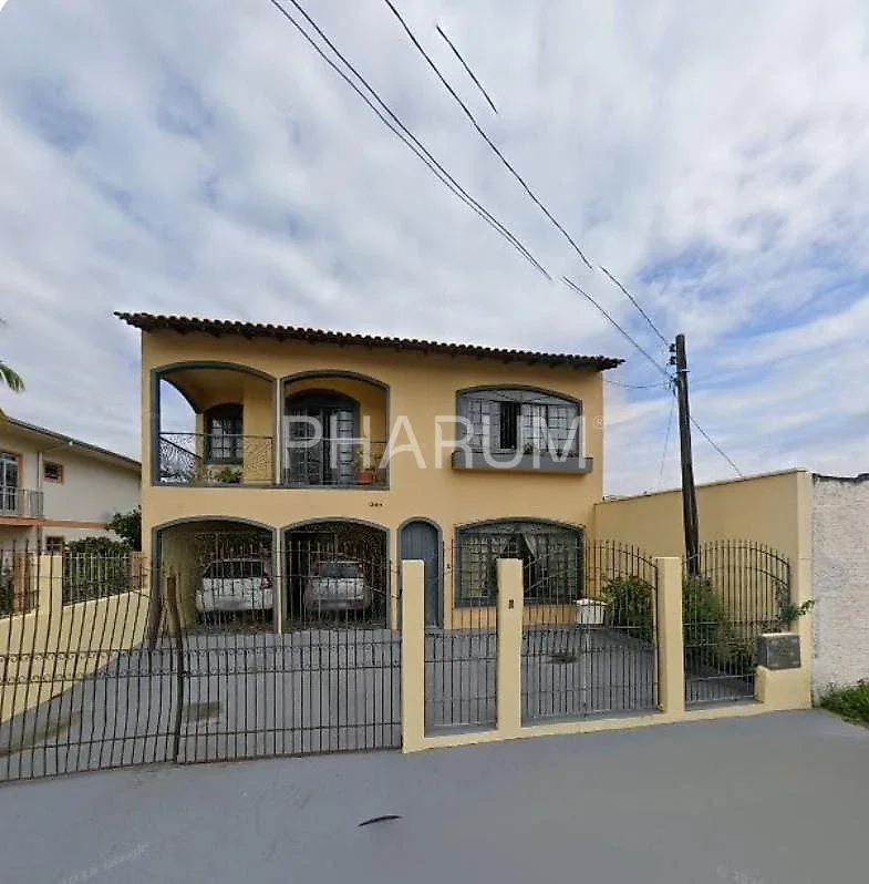 Casa com 5 Dormitórios em Barreiros