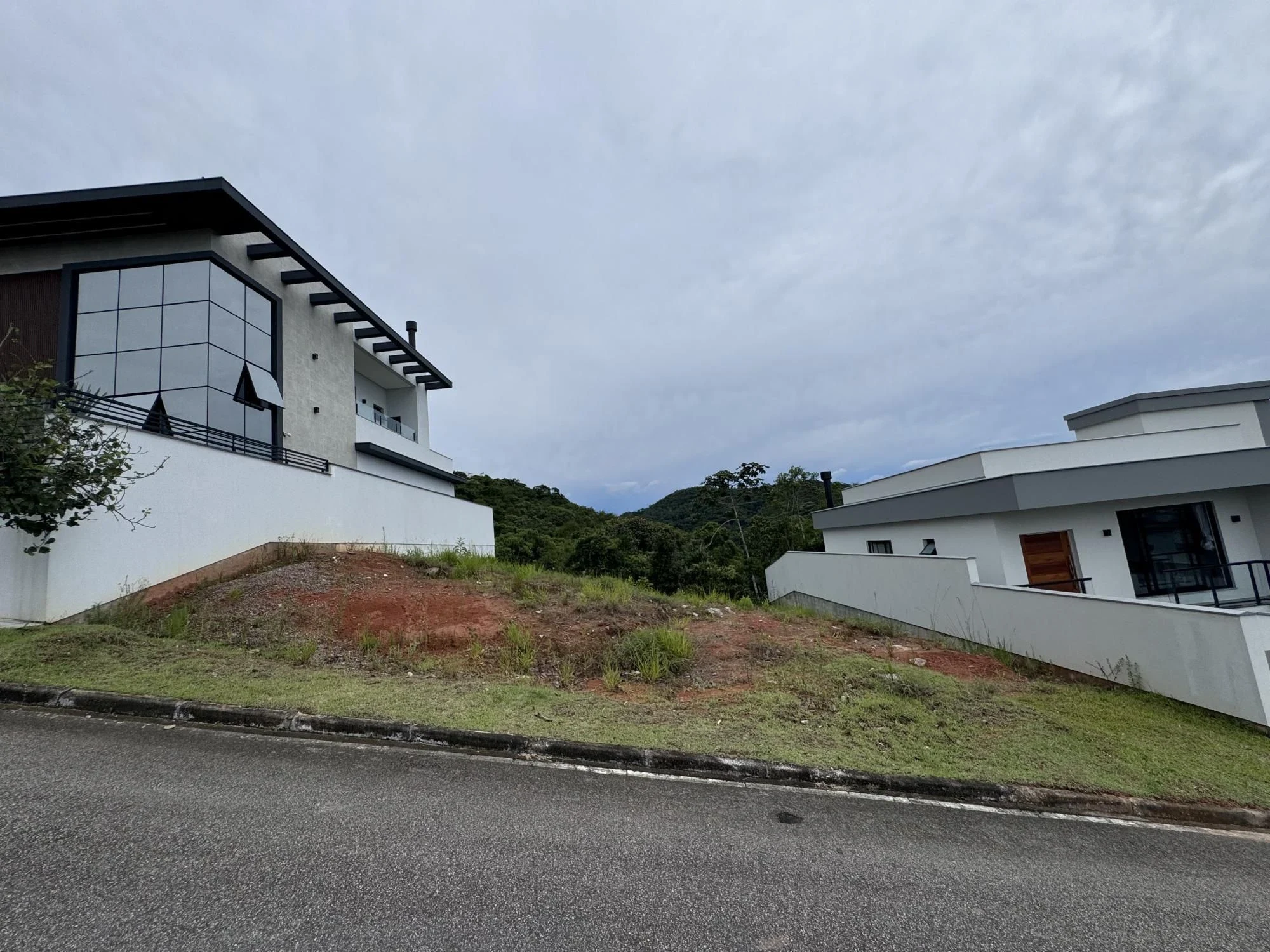 Terreno em São José no Loteamento Fechado Vista da Pedra I XP2192