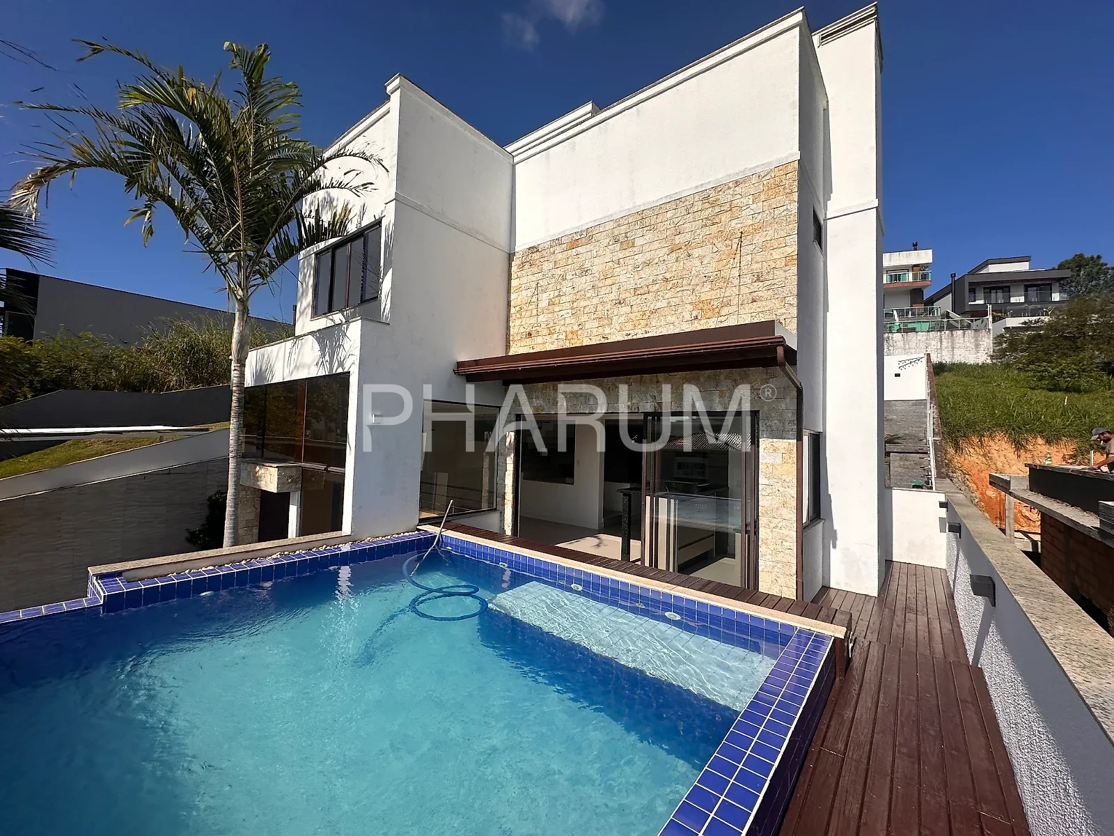 Casa 3 Quartos com 3 Suítes e 340m² - Pedra Branca