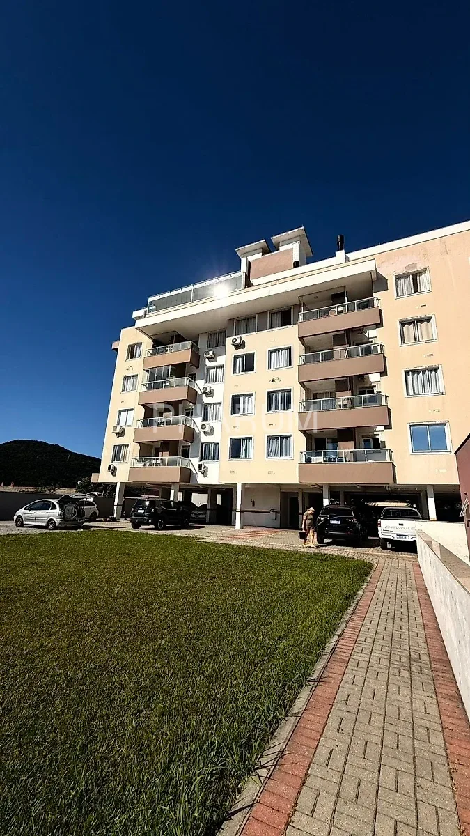 Apartamento dois dormitorios na Praia de Fora.