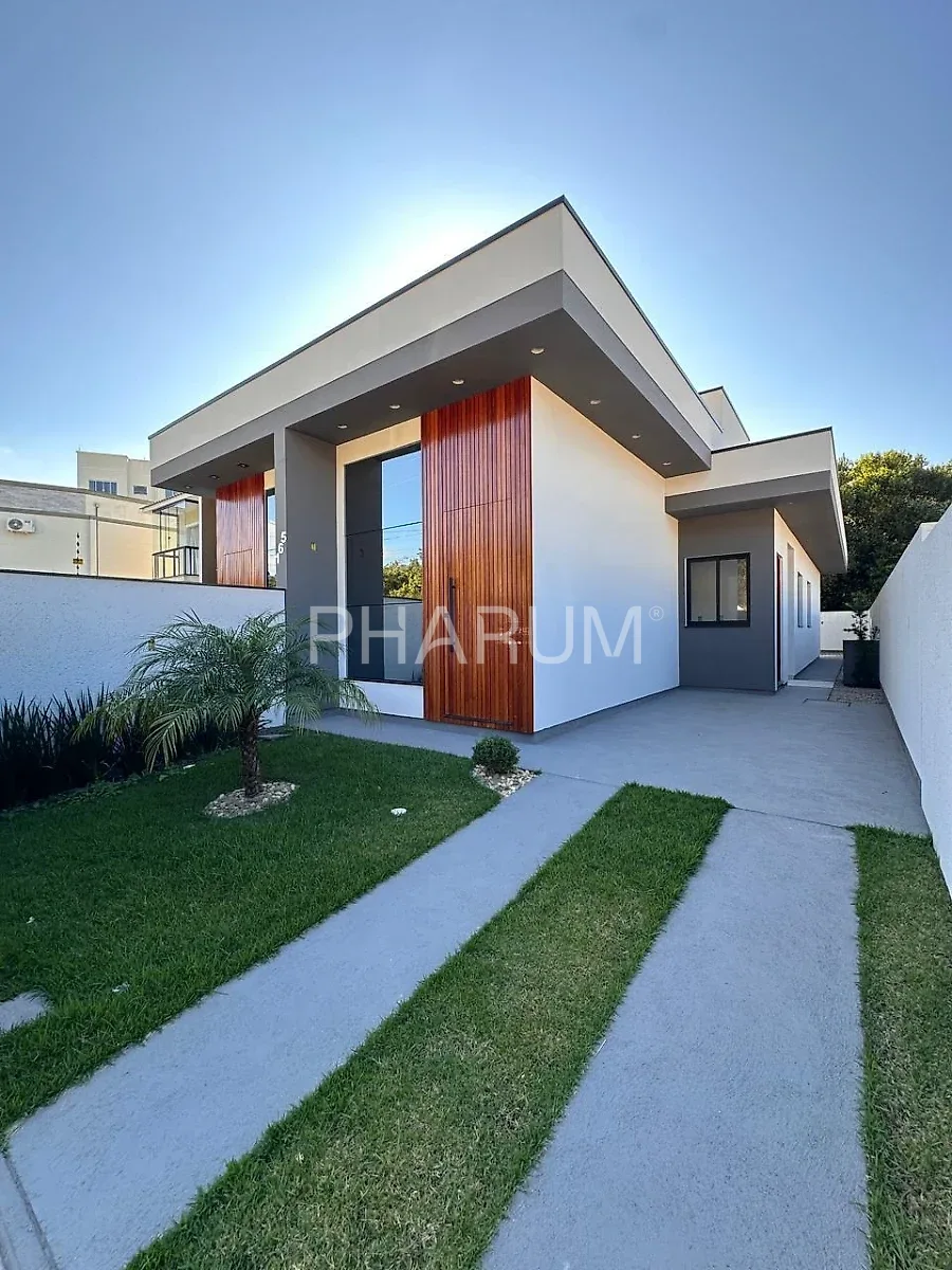 Casa com Suíte e Amplo Terreno no Portal da Colina.