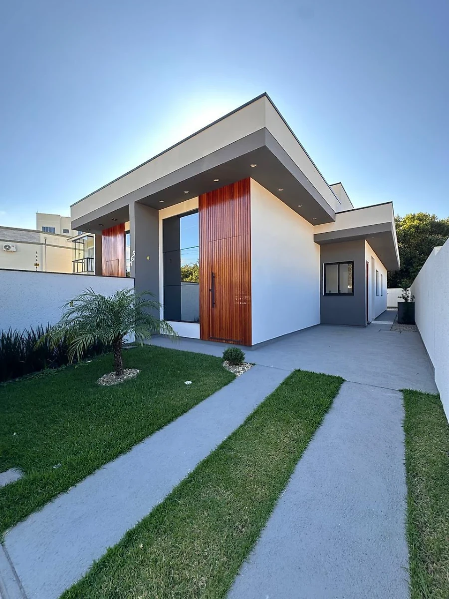 Casa com Suíte e Amplo Terreno no Portal da Colina.