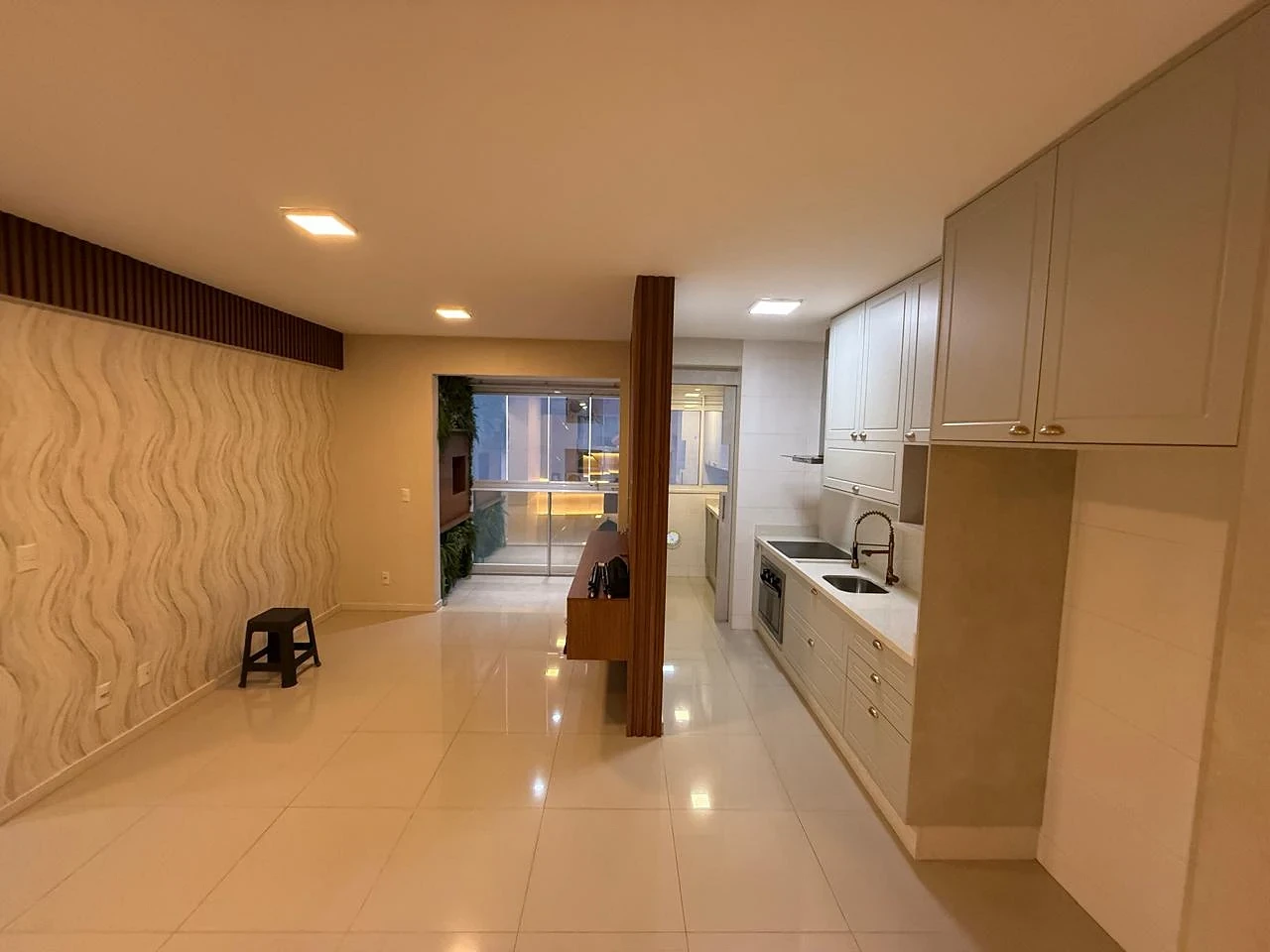 Apartamento Semi Mobiliado na Avenida Pedra Branca