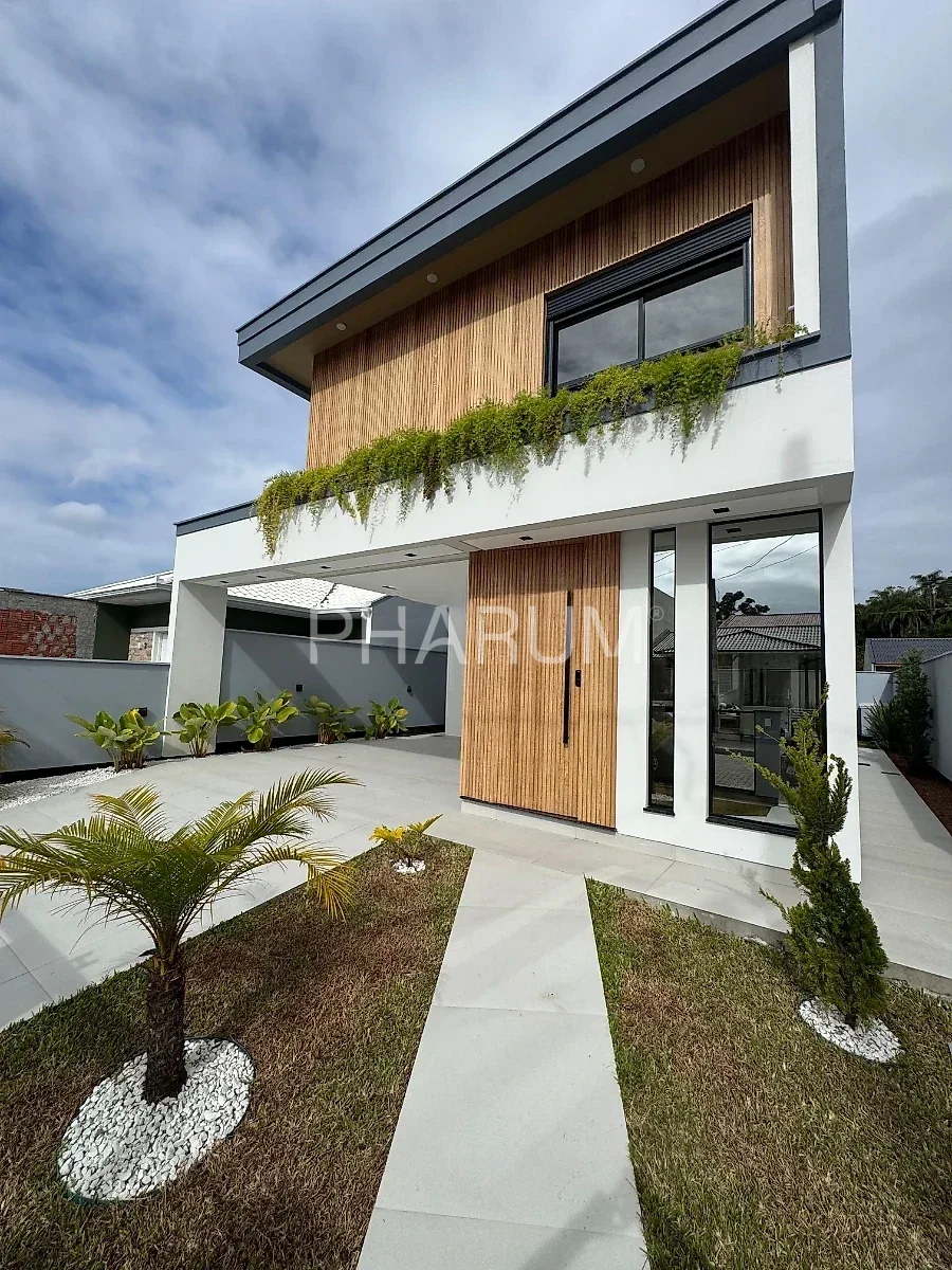 Casa Alto Padrão | 135 m² Privativos | 3 Suítes + Escritório | Terreno de 200 m²