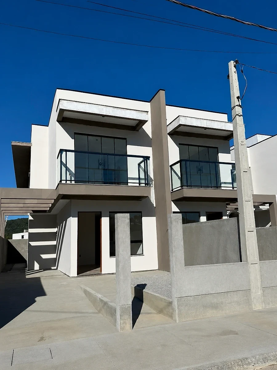 Sobrado Geminado 3 Quartos com 1 Suíte e 126m² - Forquilhas