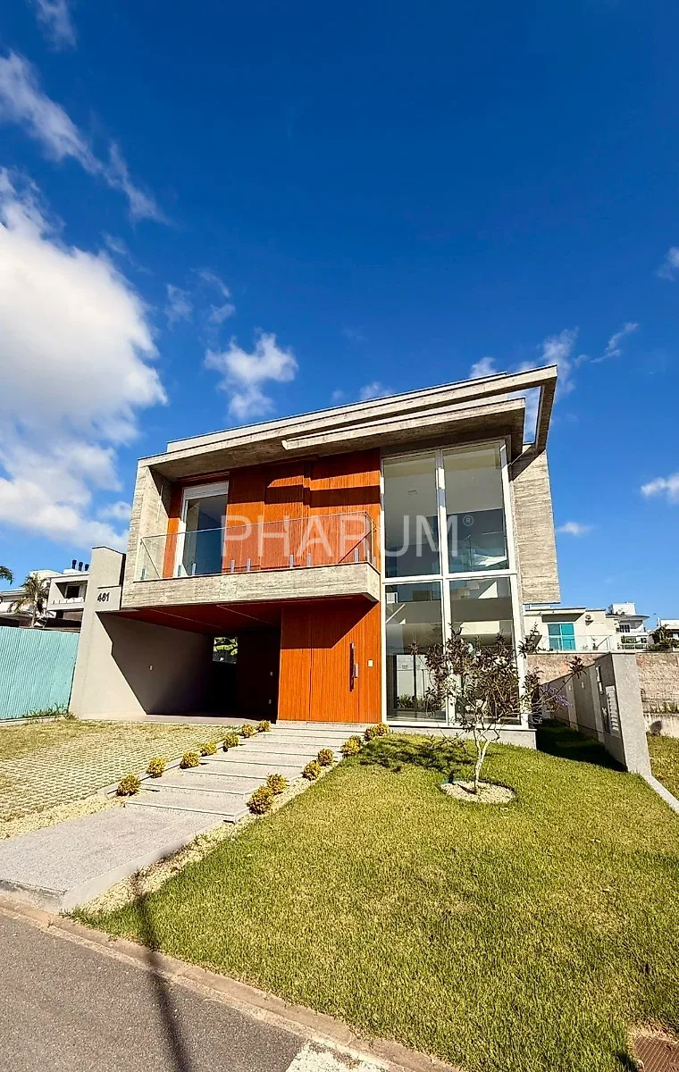 Casa 4 Quartos com 3 Suítes e 339m² - Pedra Branca