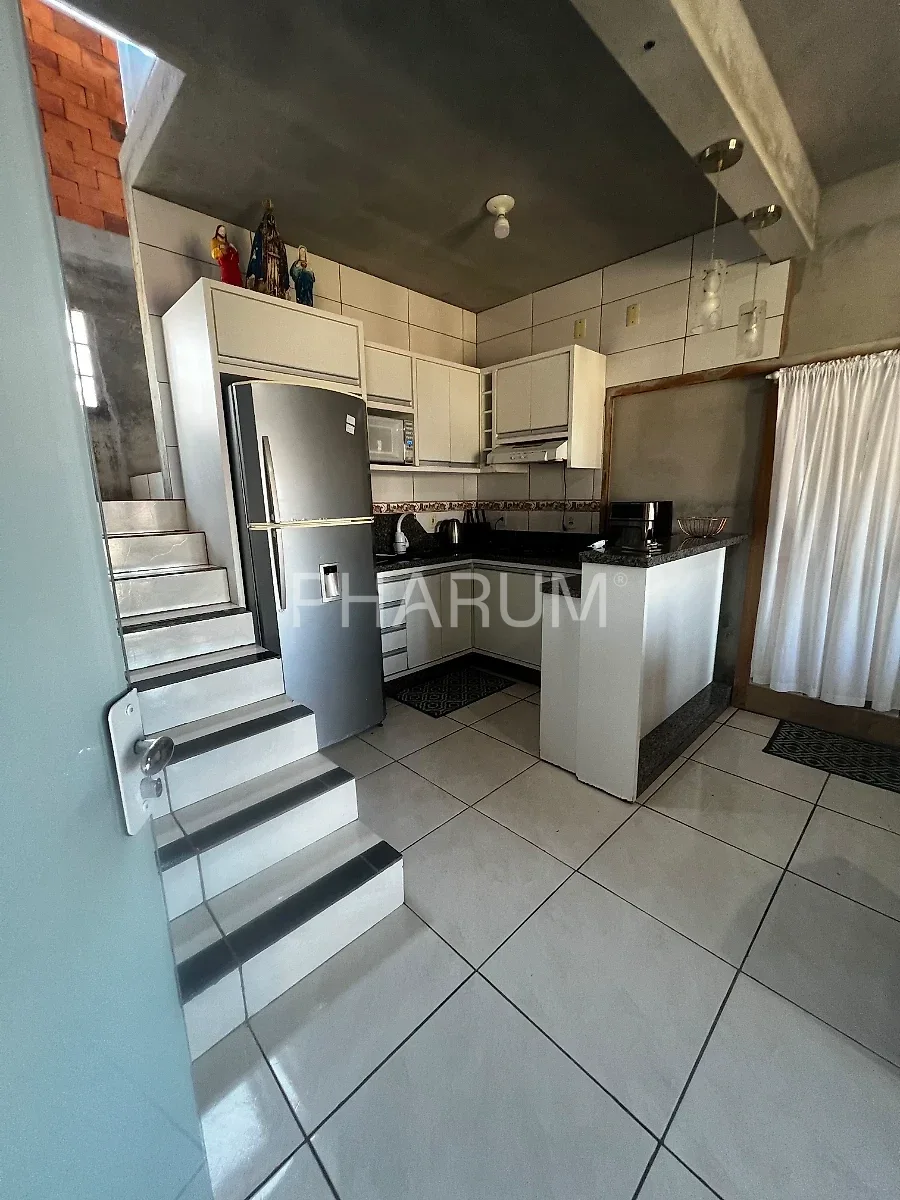 Casa na Barra do Aririu com 4 Quartos