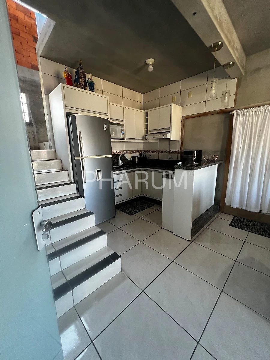 Casa na Barra do Aririu com 4 Quartos