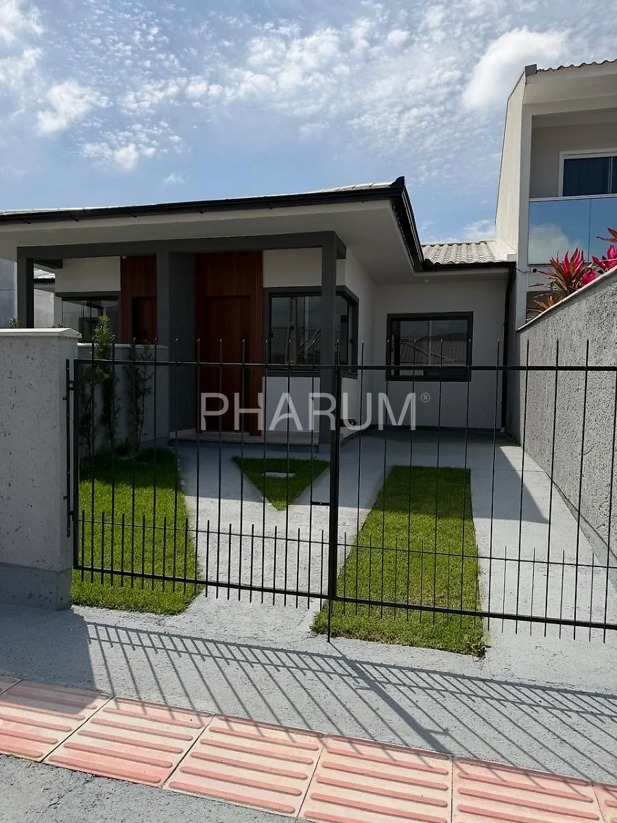 Casa Geminada com 2 Dormitórios