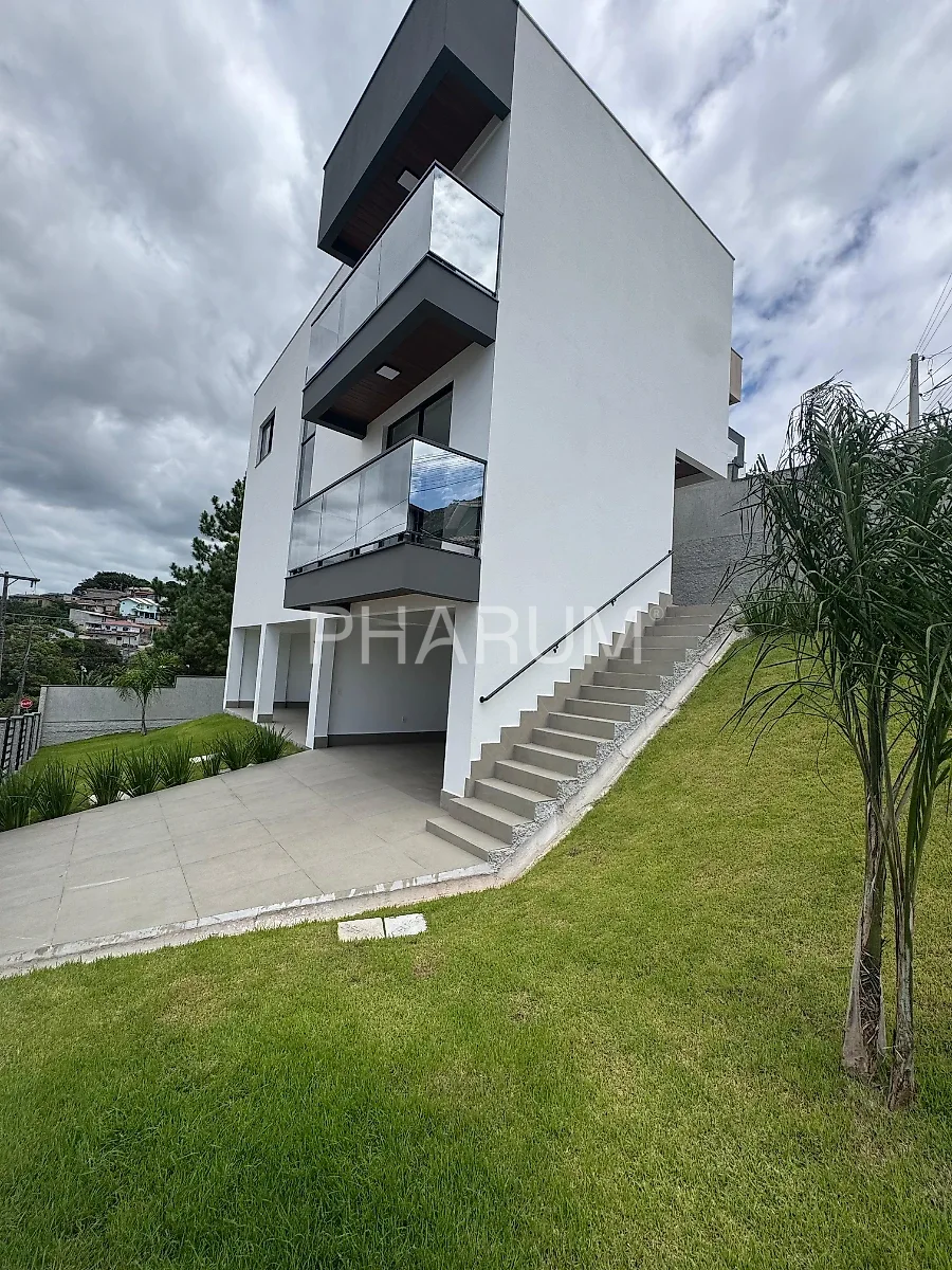 Casa de Esquina Nova — 170 m² com potencial comercial