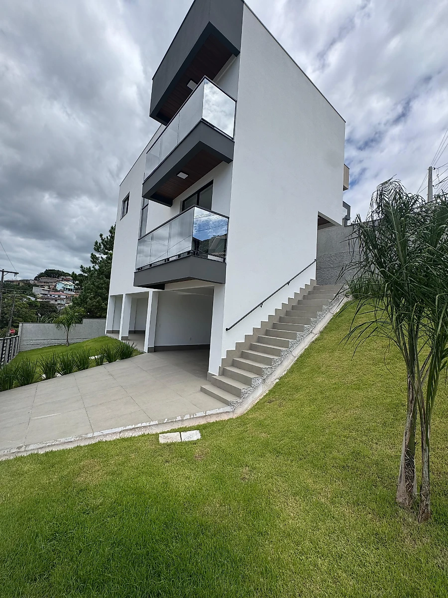 Casa de Esquina Nova — 170 m² com potencial comercial