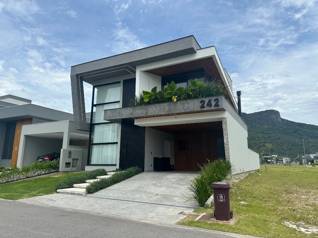 Casa à Venda no Condomínio Reserva da Pedra, Palhoça/SC