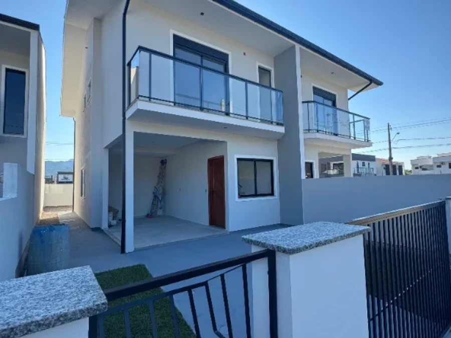 Sobrado de 3 quartos/Suíte em Forquilhas- São José