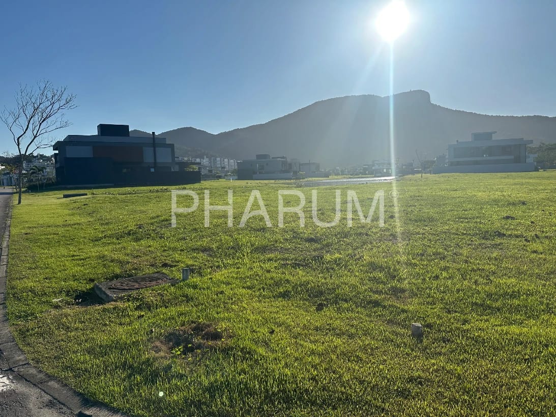 Terreno com 386,67m2 -Condomínio Reserva da Pedra Palhoça/SC