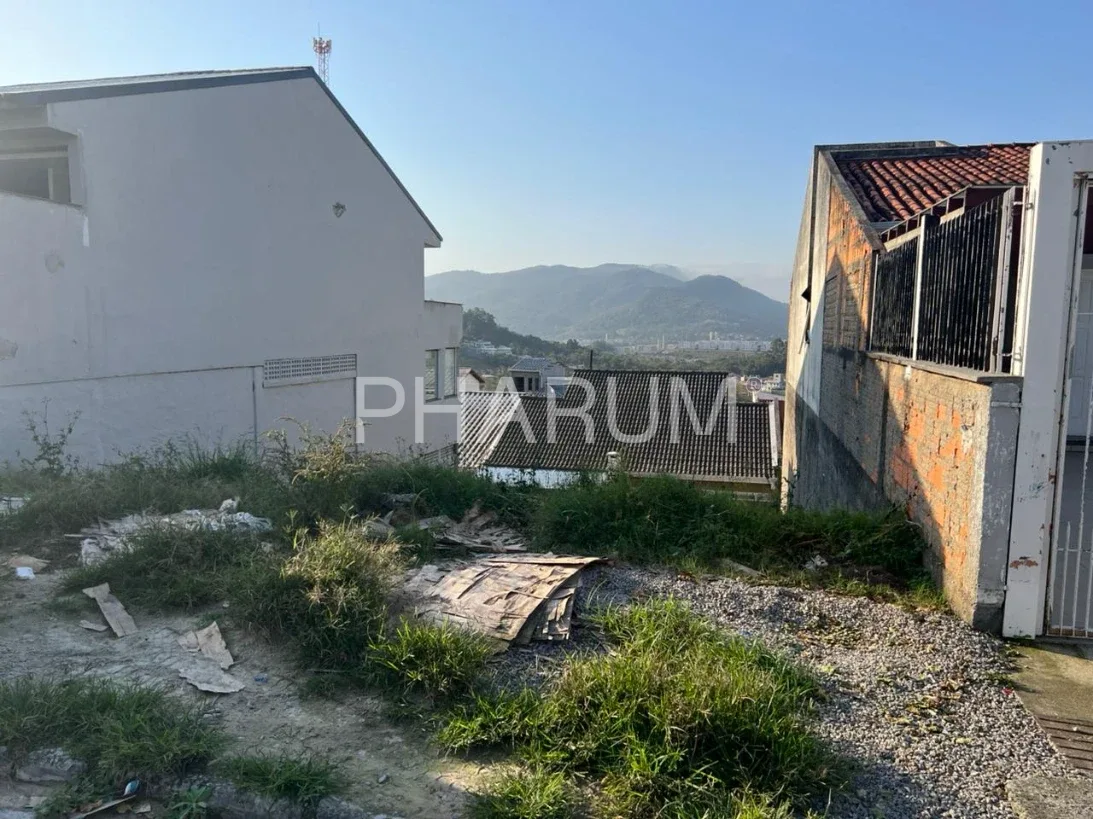 Terreno 200m² em Condomínio - Bela Vista