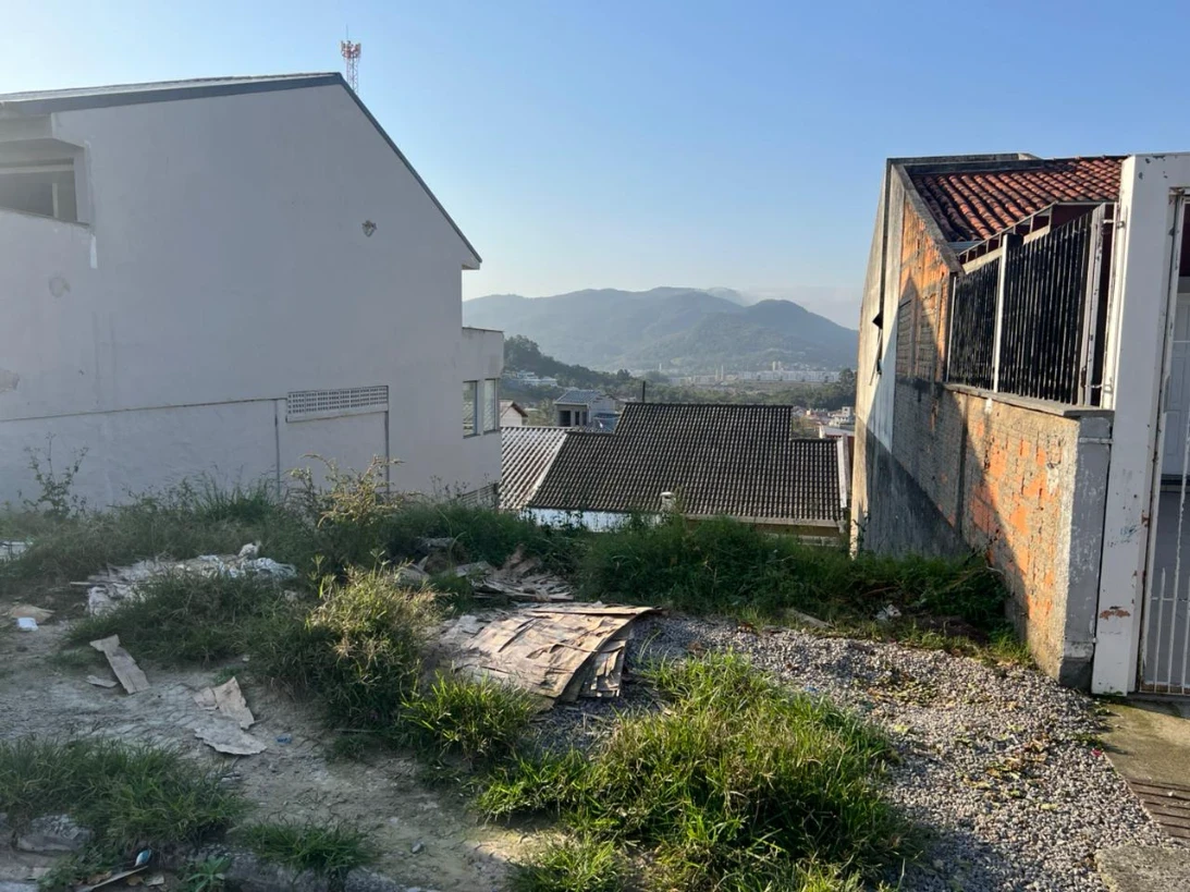 Terreno 200m² em Condomínio - Bela Vista
