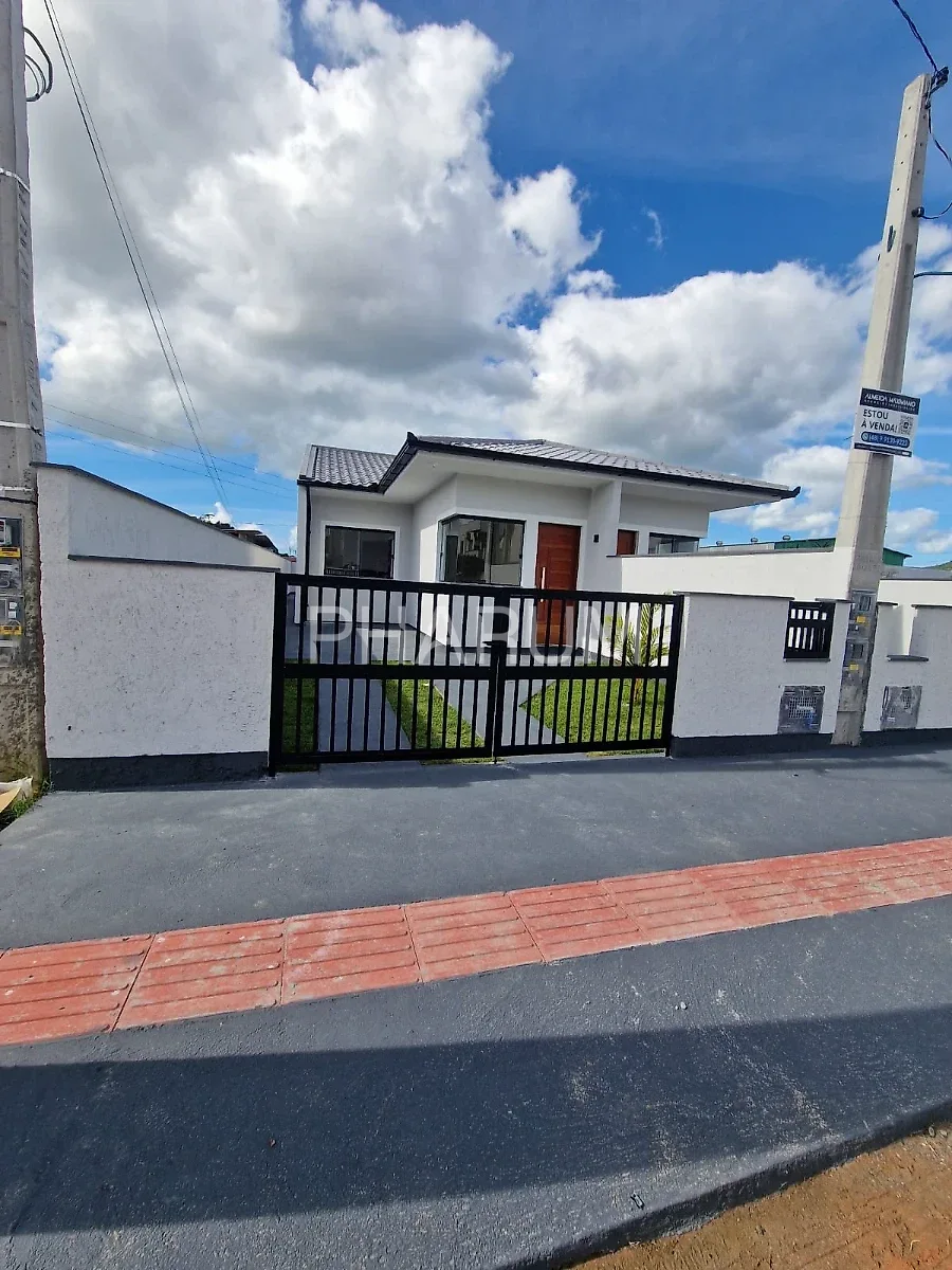 Casa com 2 Dormitórios sendo uma Suíte