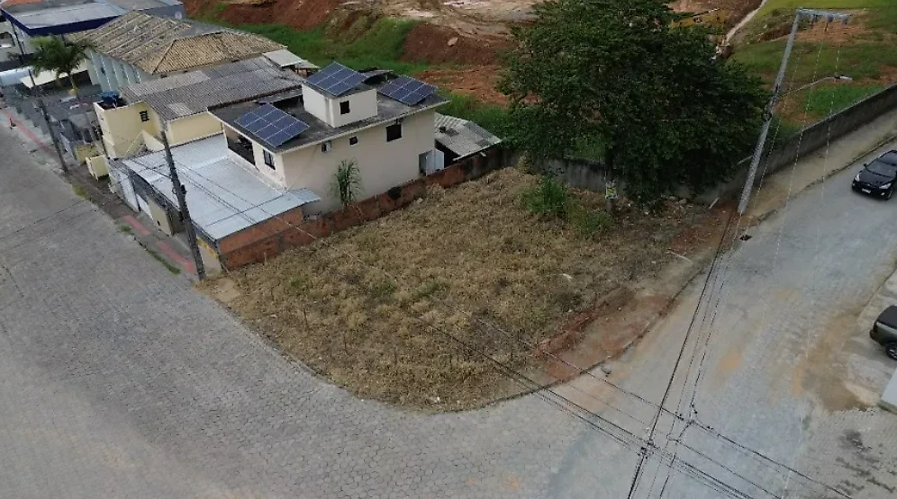 Terreno de esquina à venda – Loteamento Porto das Águas