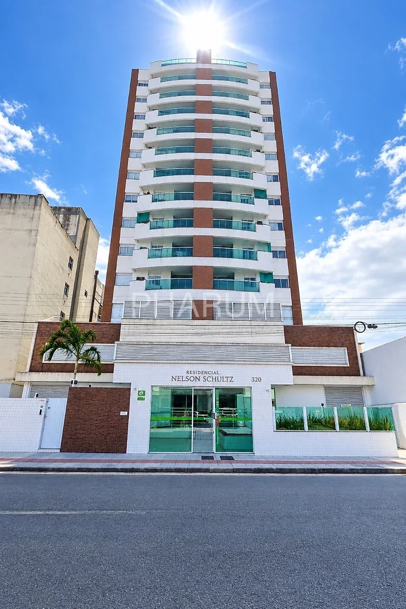 Três dormitórios com suíte próximo ao shopping Via Catarina