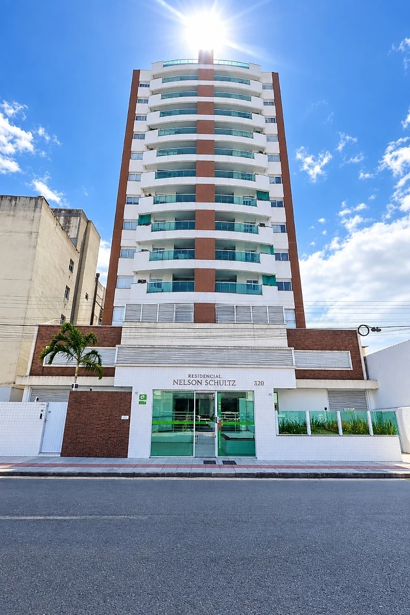 Três dormitórios com suíte próximo ao shopping Via Catarina