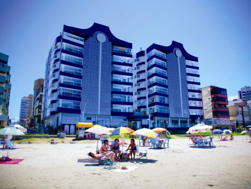 Apartamento 4 Quartos com 4 Suítes e 334m² - Meia Praia