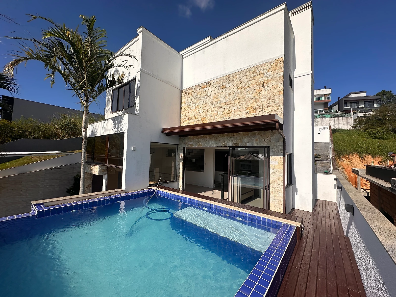 Casa Aluguel 3 Quartos com 3 Suítes e 340m² - Pedra Branca