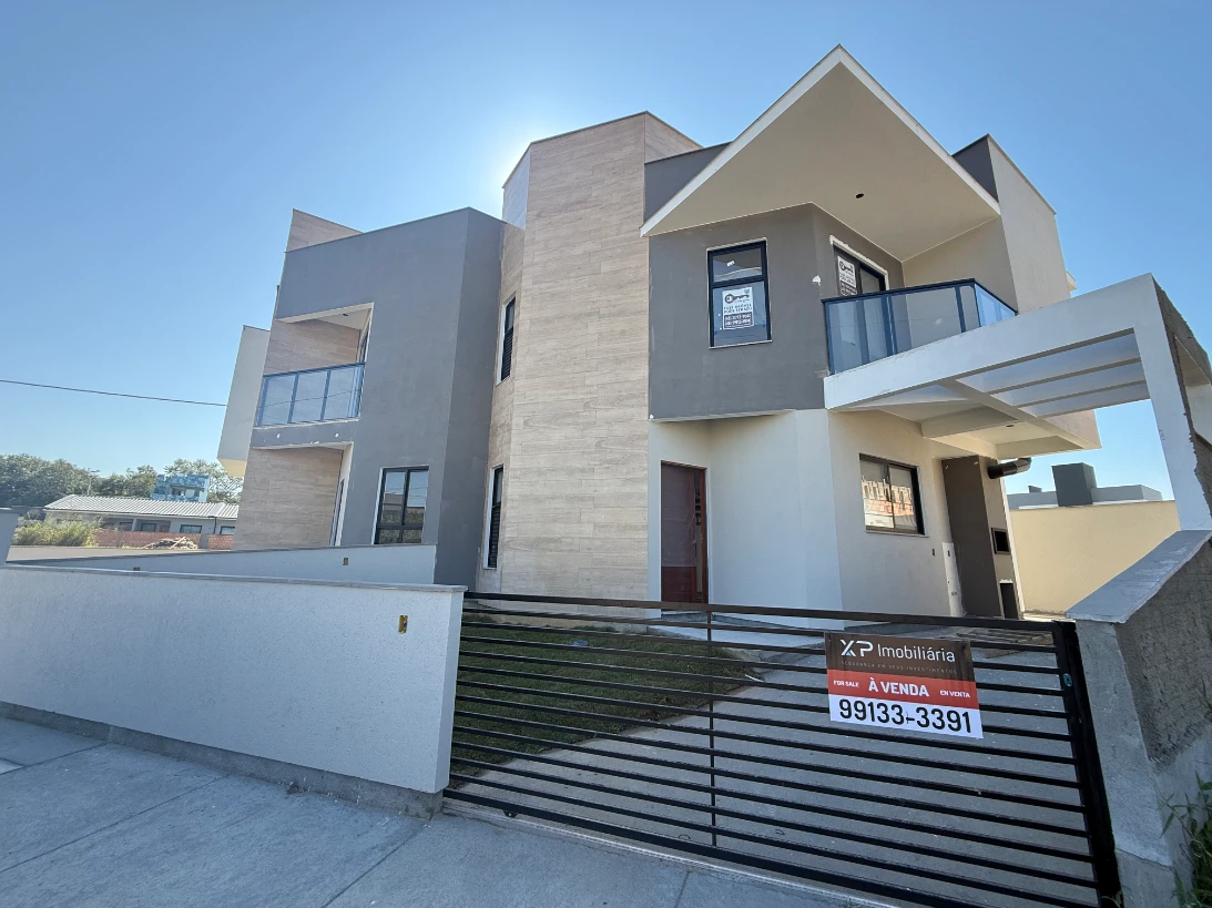 Casa com 2 suítes em Palhoça, 3 banheiros, 1 vaga XP2519