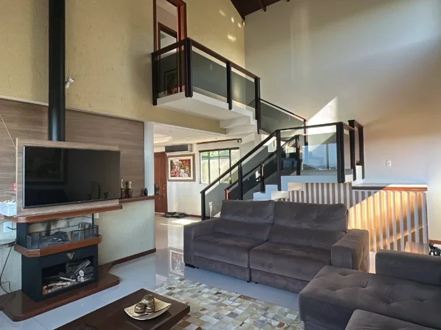 Casa 3 Quartos com 1 Suíte e 320m² - Bela Vista