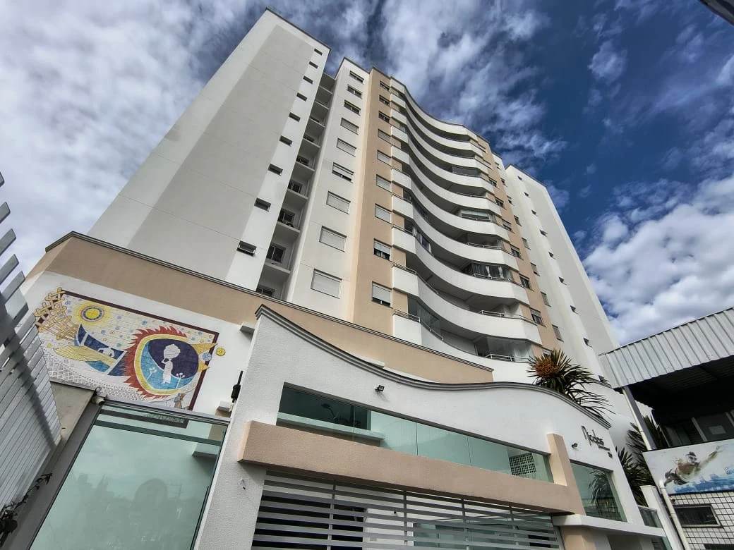 Excelente Apartamento no bairro Roçado em São José