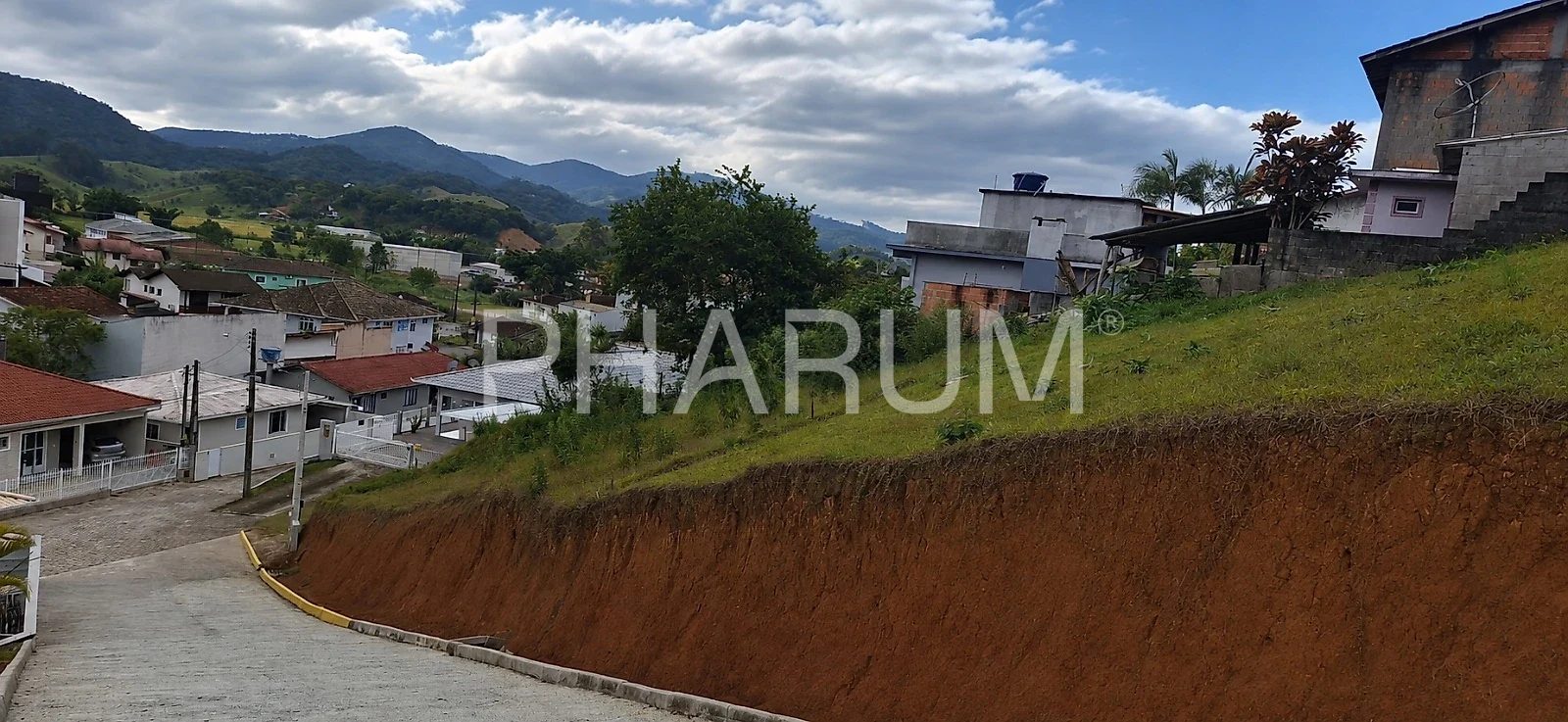 Terreno 395m² em Condomínio - Centro
