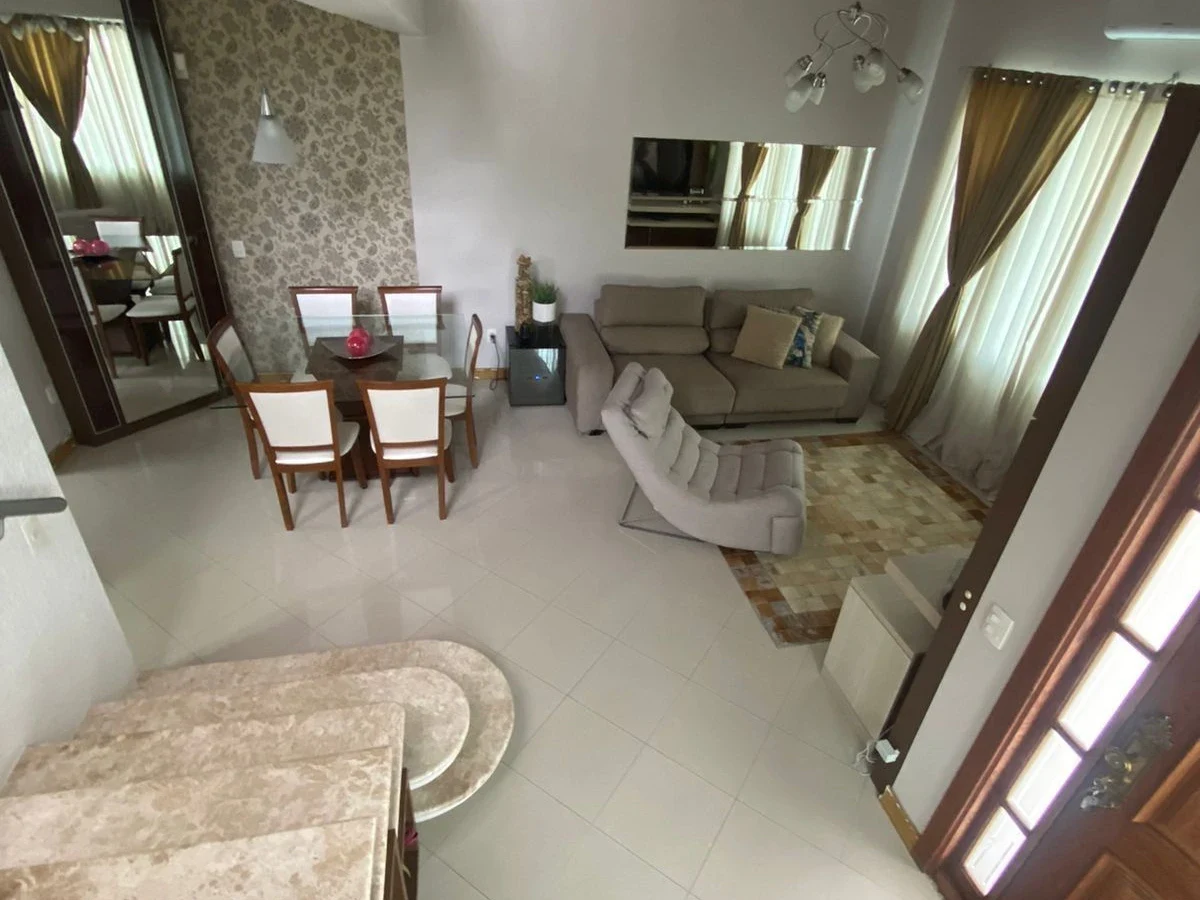 Casa de alto padrão com 3 dor, acabamentos premium e localização privilegiada.