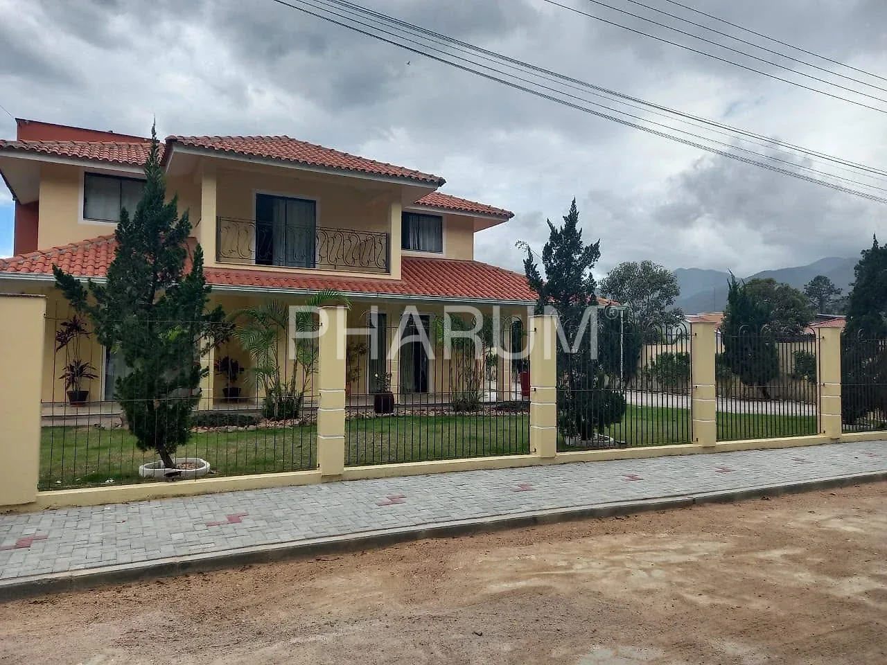 Casa em Santo Amaro da Imperatriz com amplo terreno
